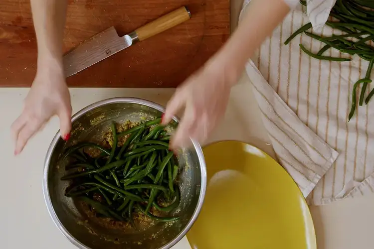 Cold & Crunchy Green Beans with Garlicky Pistachio Vinaigrette